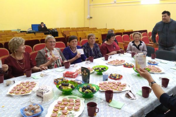 В подарок участникам был вручен диск