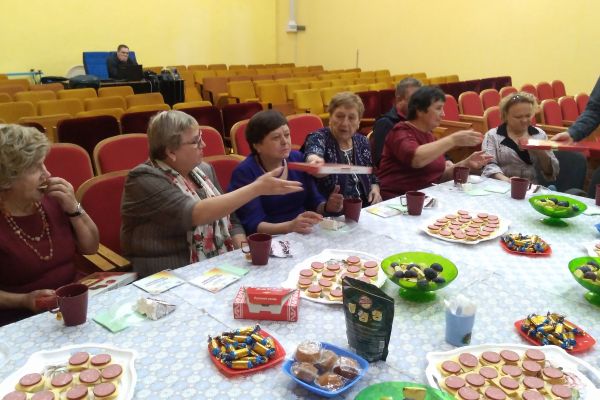 В подарок участникам был вручен сладкий приз