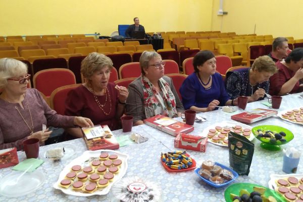 В подарок участникам был вручен сладкий приз