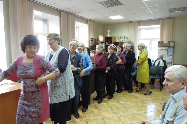 танцевальная веселая сороконожка