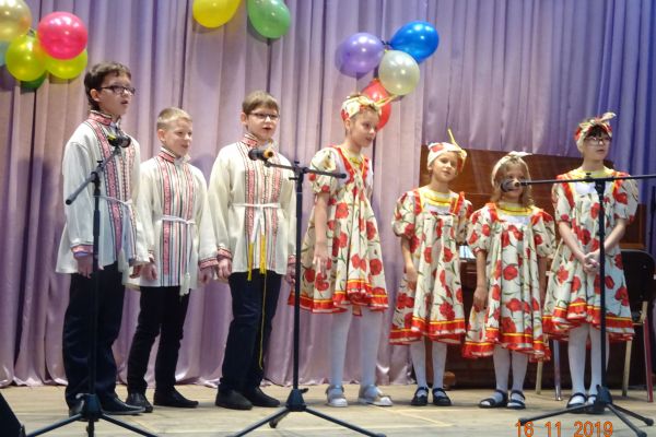 Выступление детского ансамбля