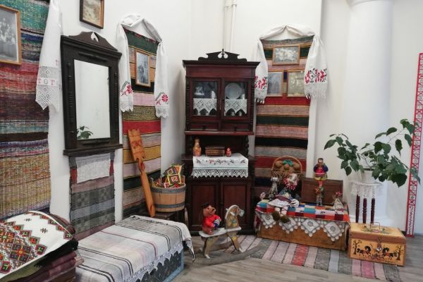 на фото старинная мебель