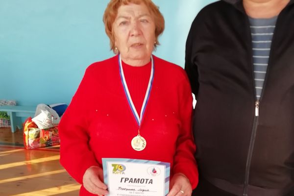 Лидия Филипповна, инвалид 2 группы, заняла 1 место по дартсу