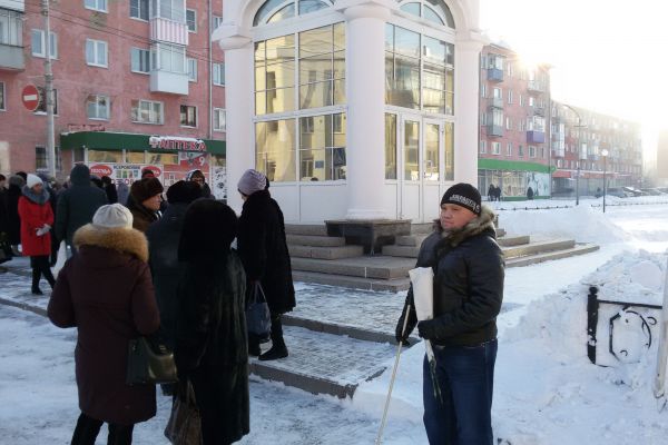 В ожидании шествия к обелиску Неизвестного солдата