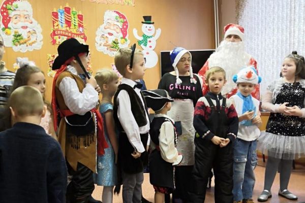 Новогодний утренник для детей 