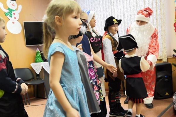 Новогодний утренник для детей 