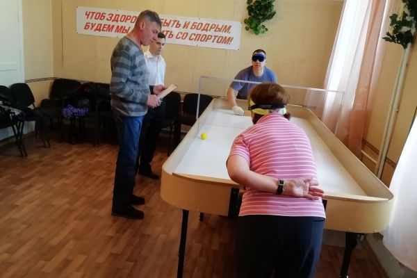 на фото игра Шоудаун 