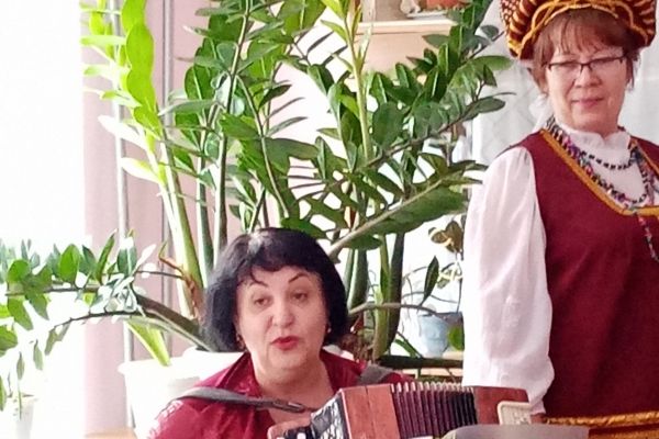 на фото Ансамбль «Березки»