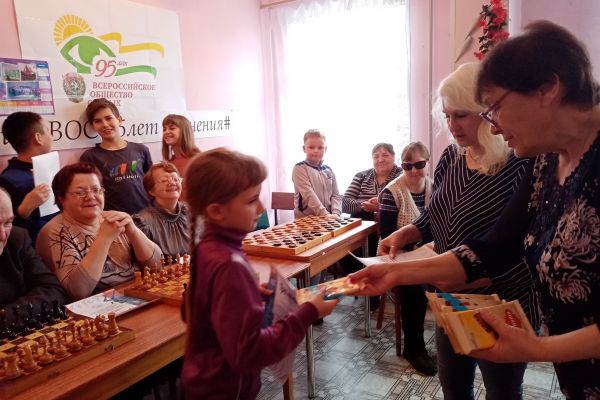вручение сладких призов