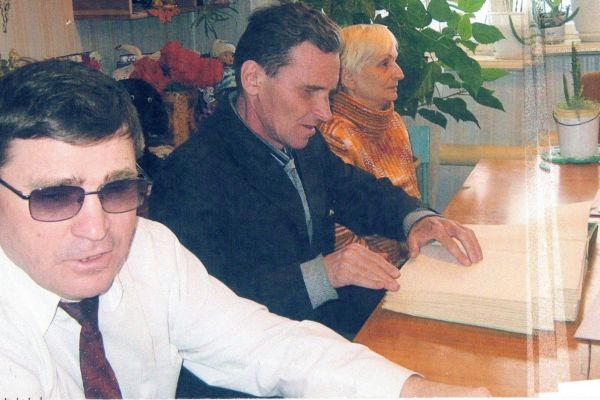 На фото слева направо Мазуров Е.Д, Шакиров Т.А., Перькова Л.Н.