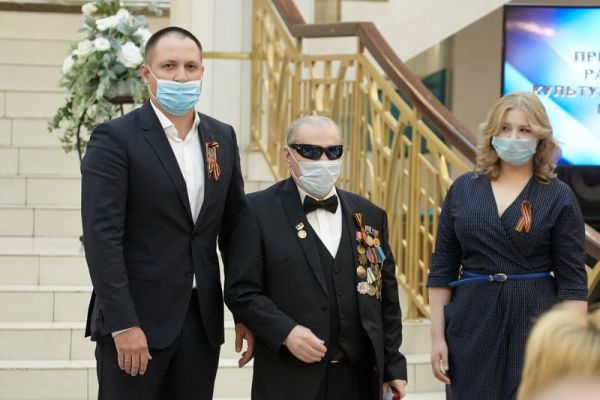 фото с церемонии награждения Даутова И.М. 