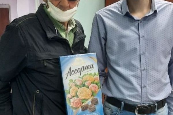 вручение подарка шахтеру 