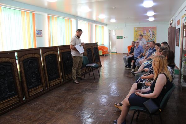 Выставка резных икон «Прикосновенный образ»