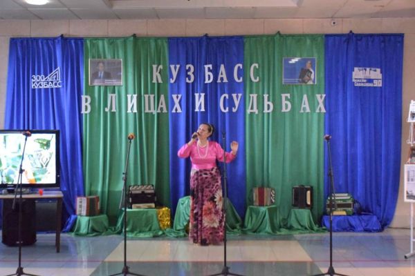 на фото Логунова Татьяна Генриховна  