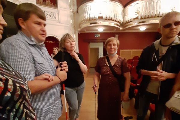 Посещение драматического театра 