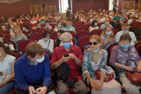 Посещение драматического театра 