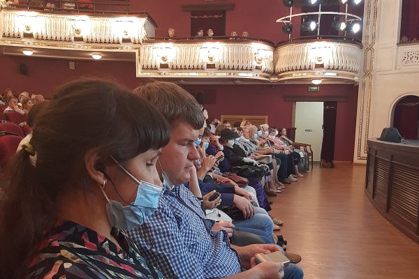 Посещение драматического театра 