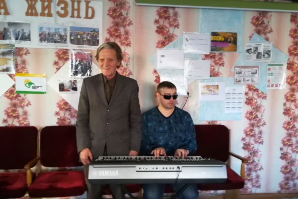 В. Леонтьев и Т. Шакиров