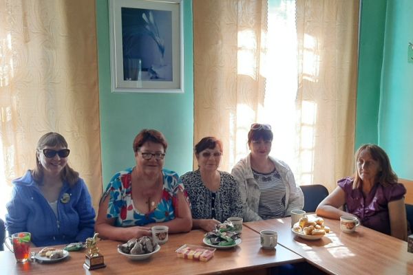 чаепитие за праздничным столом