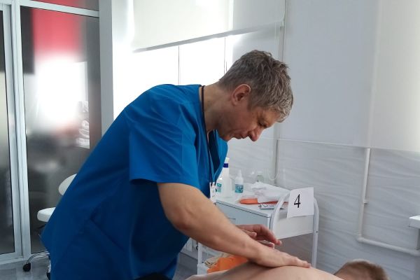 на фото Суприков Николай