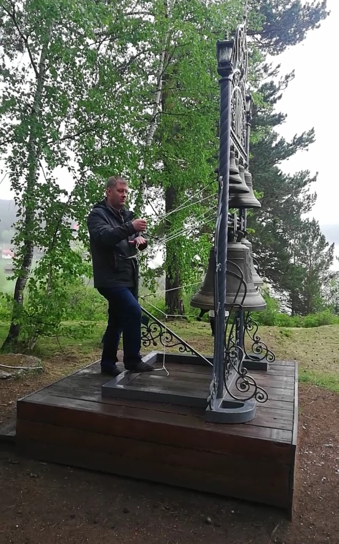 на фото Парфёнов Александр