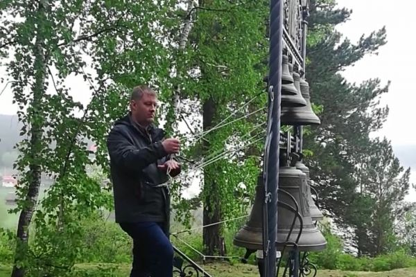 на фото Парфёнов Александр