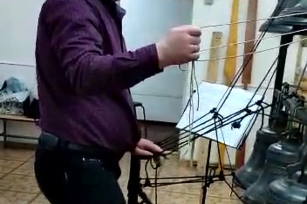 на фото Парфёнов Александр