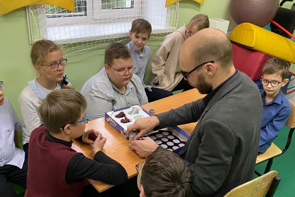 экспресс-тур «Мы в гости с тифло-игрой» в школу №106 