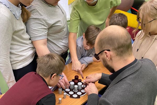 экспресс-тур «Мы в гости с тифло-игрой» в школу №106 