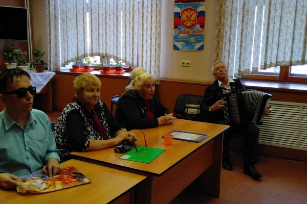 реабилитационное мероприятие литературно - поэтического клуба «Озарение» посвящённое войне на Украине «Донбасс, мы с тобой»