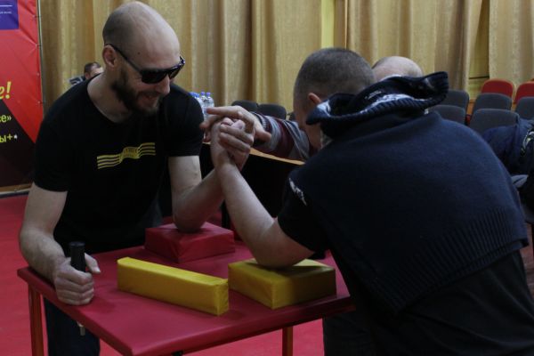 областной чемпионат по армрестлингу среди мужчин и женщин 