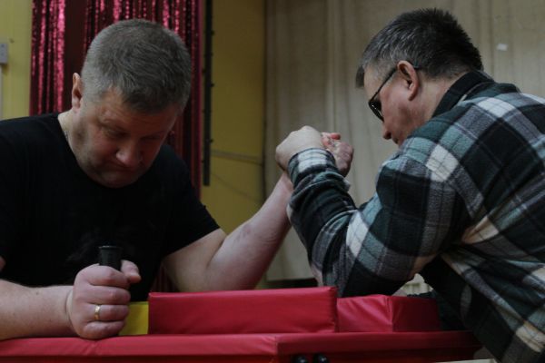 областной чемпионат по армрестлингу среди мужчин и женщин 