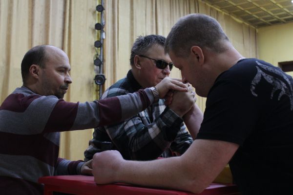 областной чемпионат по армрестлингу среди мужчин и женщин 