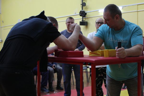 областной чемпионат по армрестлингу среди мужчин и женщин 