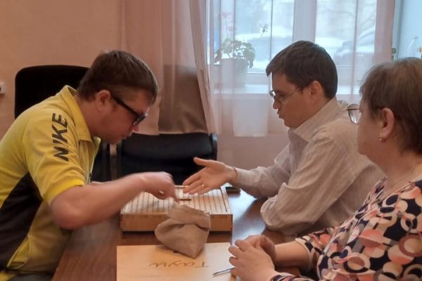 соревнования среди инвалидов по зрению по настольной игре Тайю
