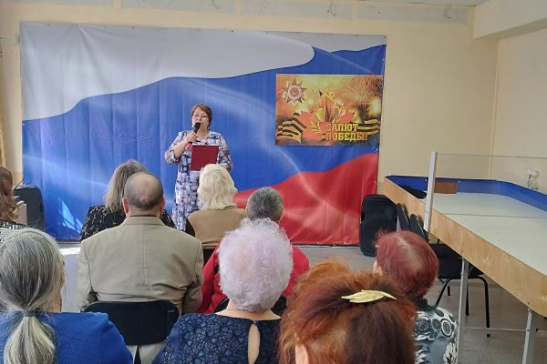 ведущая Тихонова
