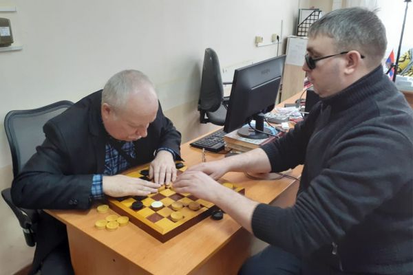 shashki-tikhonov-leontev-11B0B2A32-CF0B-A0EC-A343-96F786423CE2.jpg